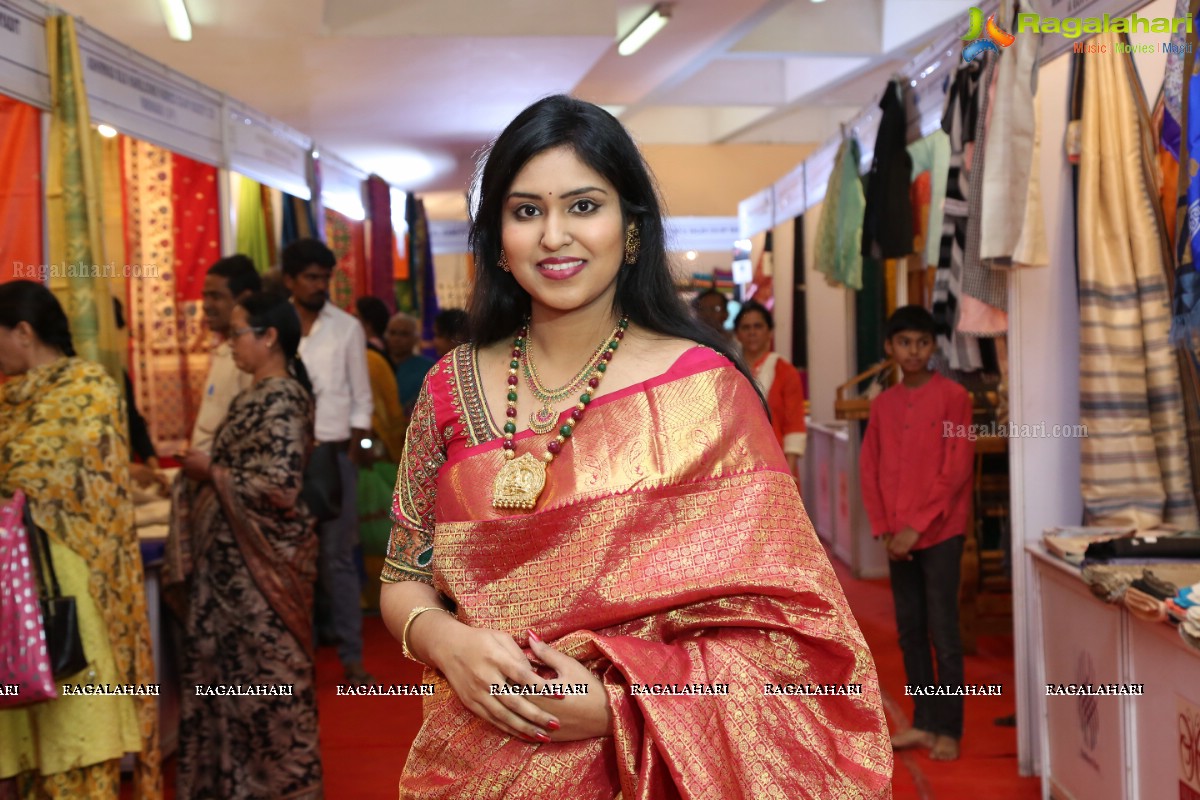 National Level Special Handloom - Silk Mark Expo 2018-19 Begins at Sri Sathya Sai Nigamagammam 