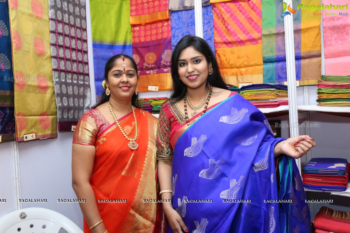 National Level Special Handloom - Silk Mark Expo 2018-19 Begins at Sri Sathya Sai Nigamagammam 