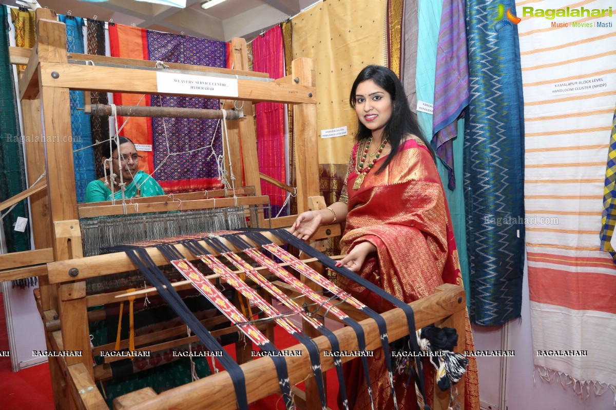 National Level Special Handloom - Silk Mark Expo 2018-19 Begins at Sri Sathya Sai Nigamagammam 