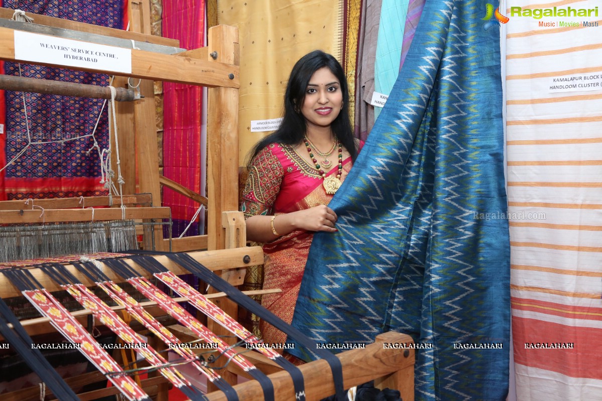 National Level Special Handloom - Silk Mark Expo 2018-19 Begins at Sri Sathya Sai Nigamagammam 