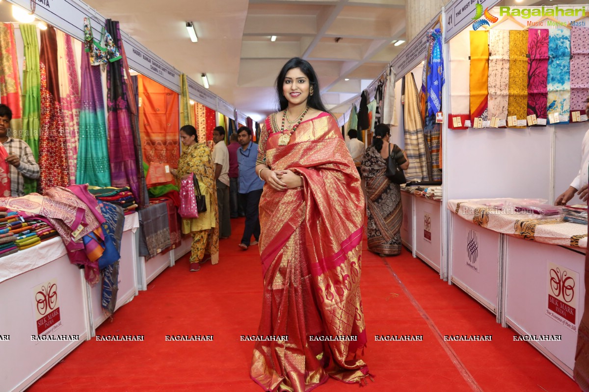 National Level Special Handloom - Silk Mark Expo 2018-19 Begins at Sri Sathya Sai Nigamagammam 