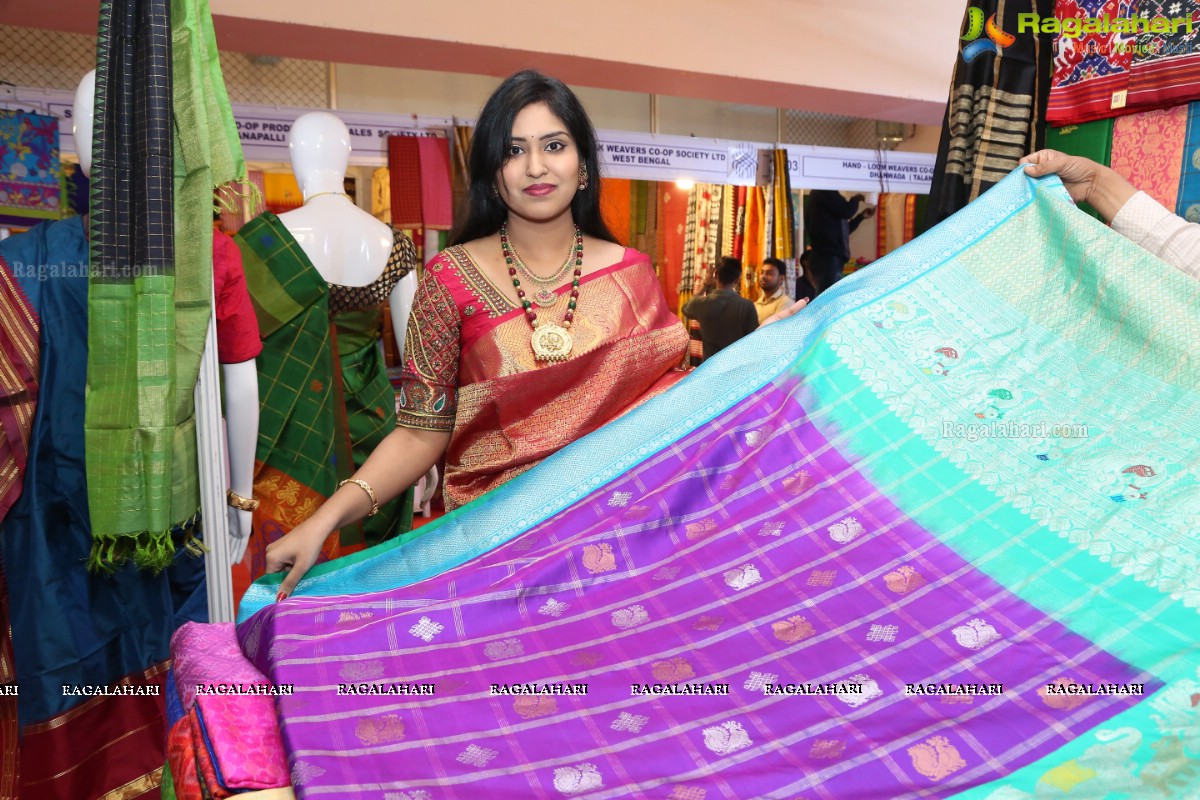 National Level Special Handloom - Silk Mark Expo 2018-19 Begins at Sri Sathya Sai Nigamagammam 