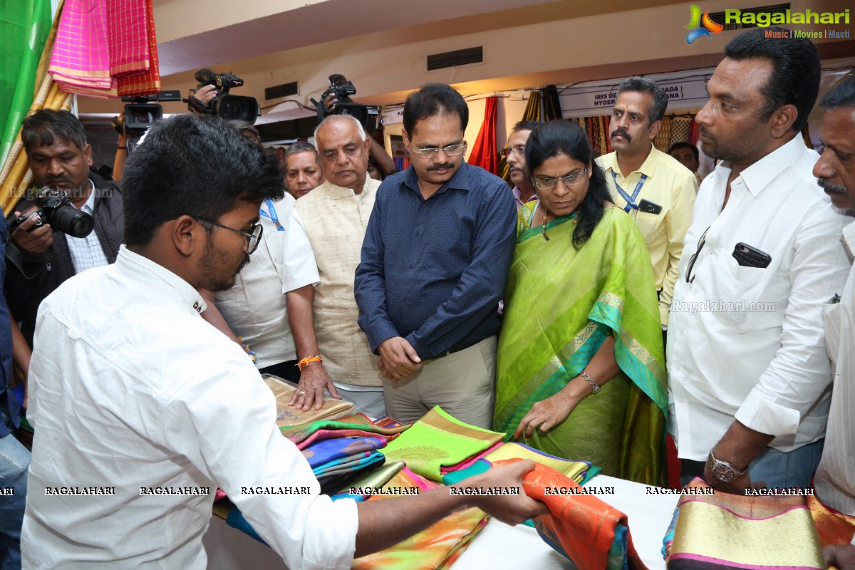 National Level Special Handloom - Silk Mark Expo 2018-19 Begins at Sri Sathya Sai Nigamagammam 