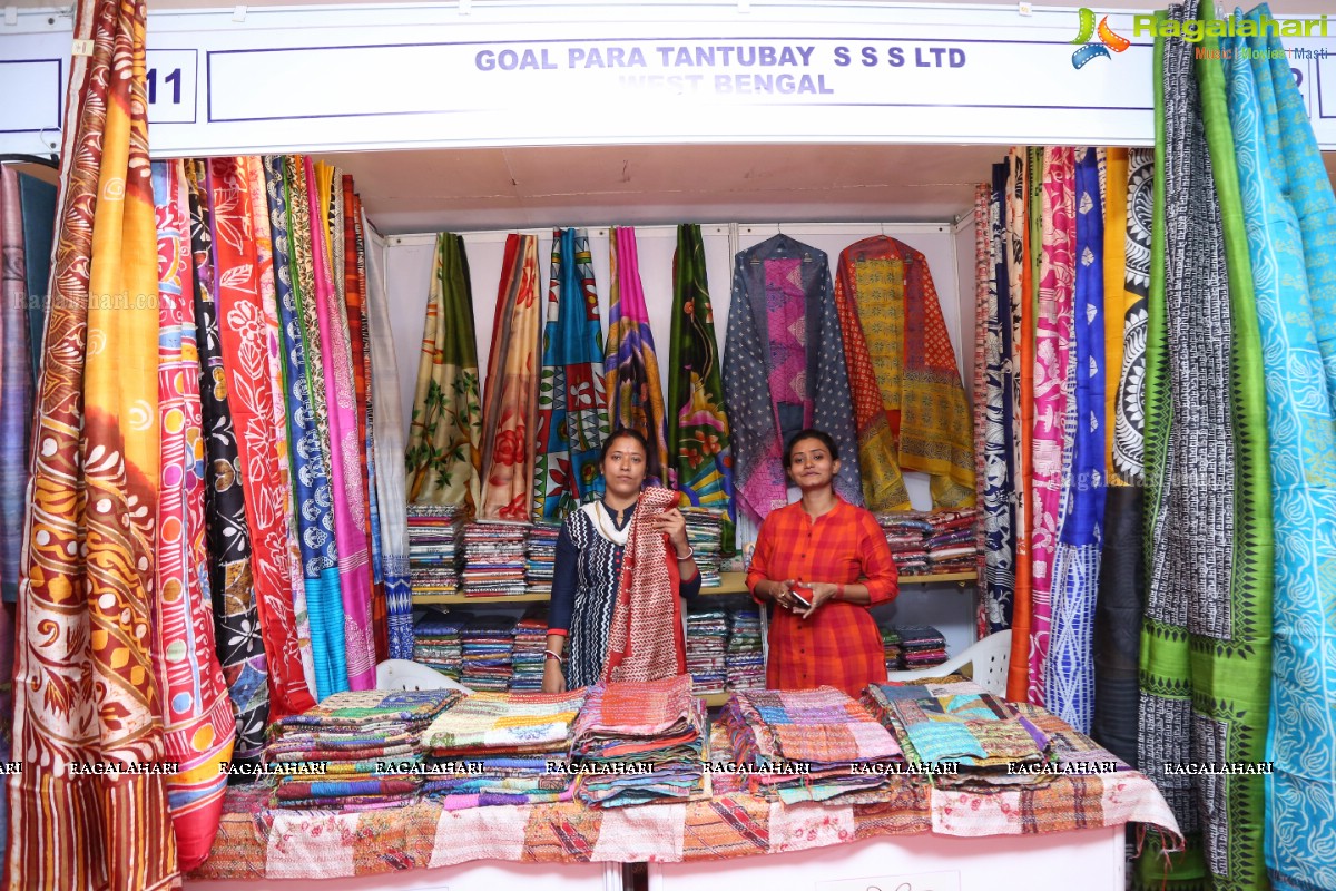 National Level Special Handloom - Silk Mark Expo 2018-19 Begins at Sri Sathya Sai Nigamagammam 