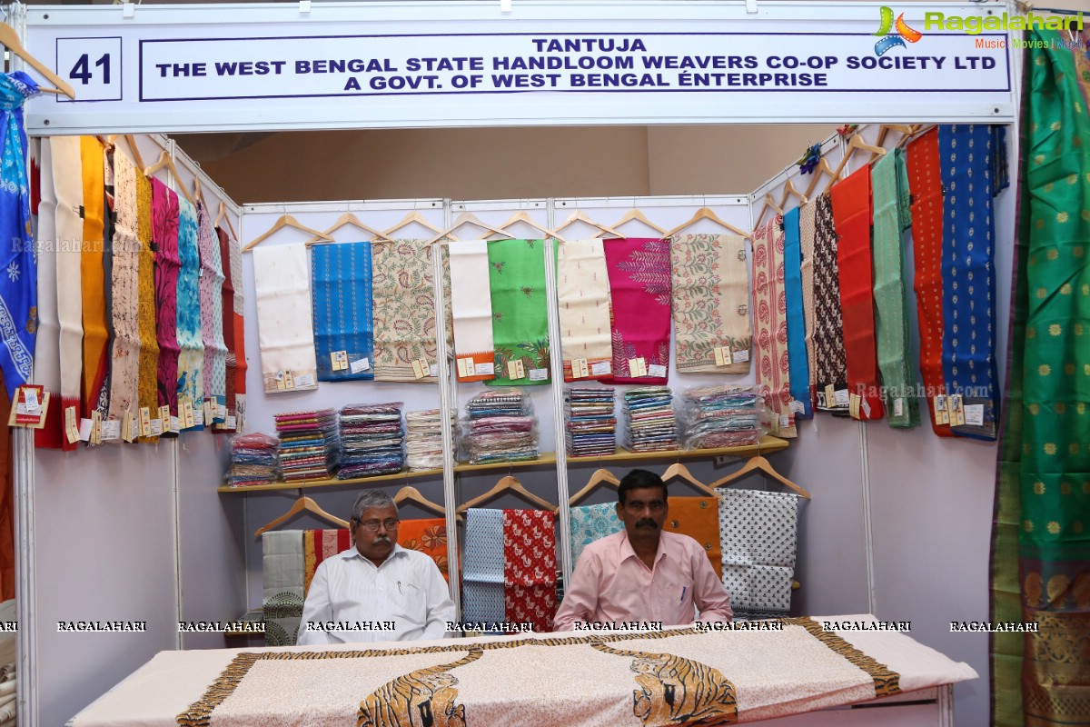 National Level Special Handloom - Silk Mark Expo 2018-19 Begins at Sri Sathya Sai Nigamagammam 