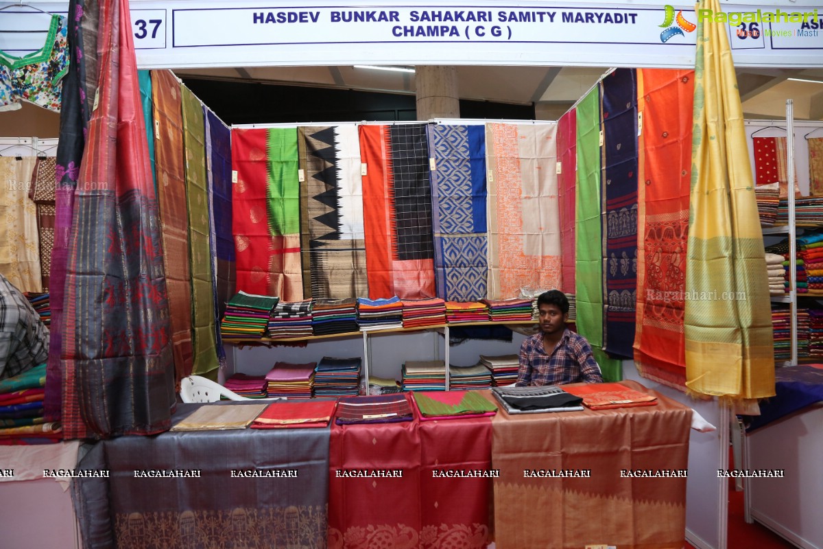 National Level Special Handloom - Silk Mark Expo 2018-19 Begins at Sri Sathya Sai Nigamagammam 