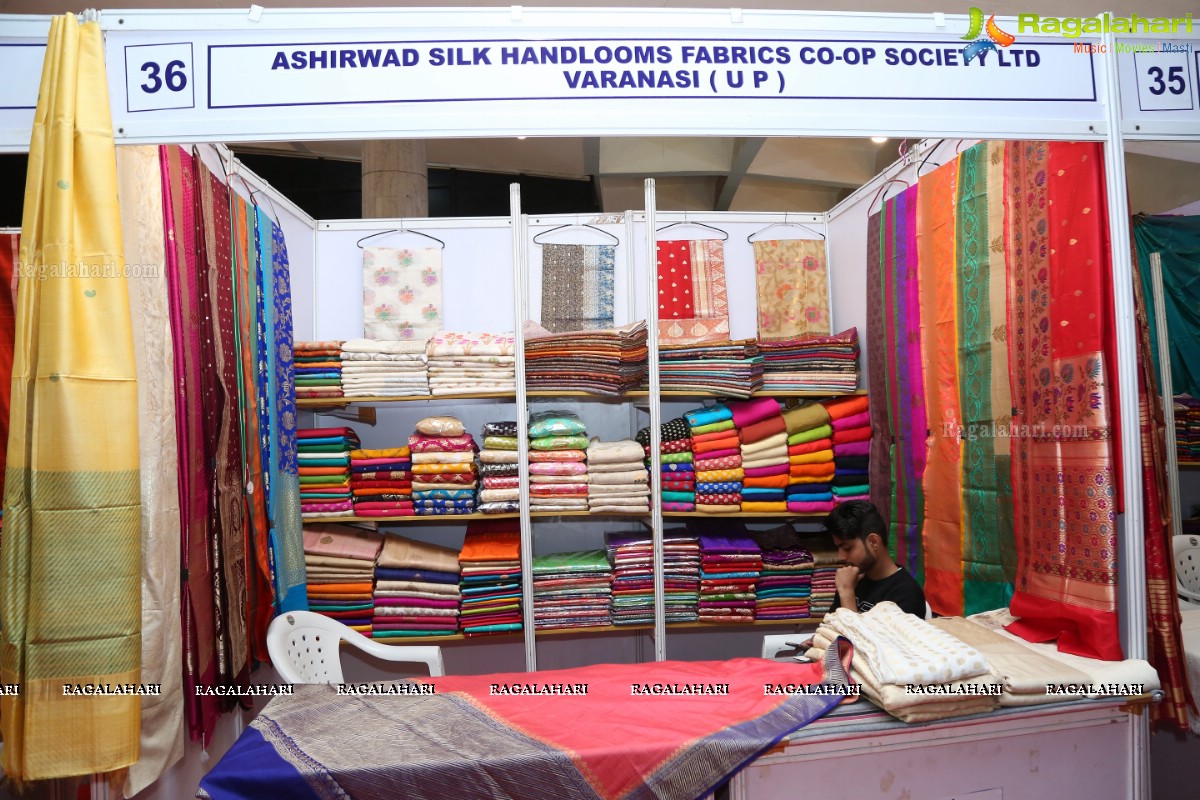 National Level Special Handloom - Silk Mark Expo 2018-19 Begins at Sri Sathya Sai Nigamagammam 