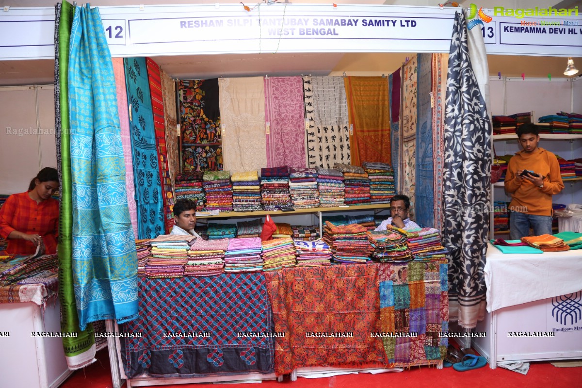 National Level Special Handloom - Silk Mark Expo 2018-19 Begins at Sri Sathya Sai Nigamagammam 