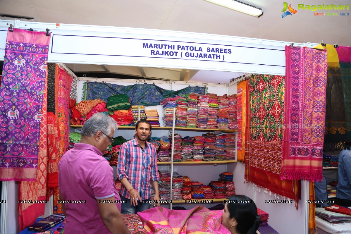 National Level Special Handloom - Silk Mark Expo 2018-19 Begins at Sri Sathya Sai Nigamagammam 