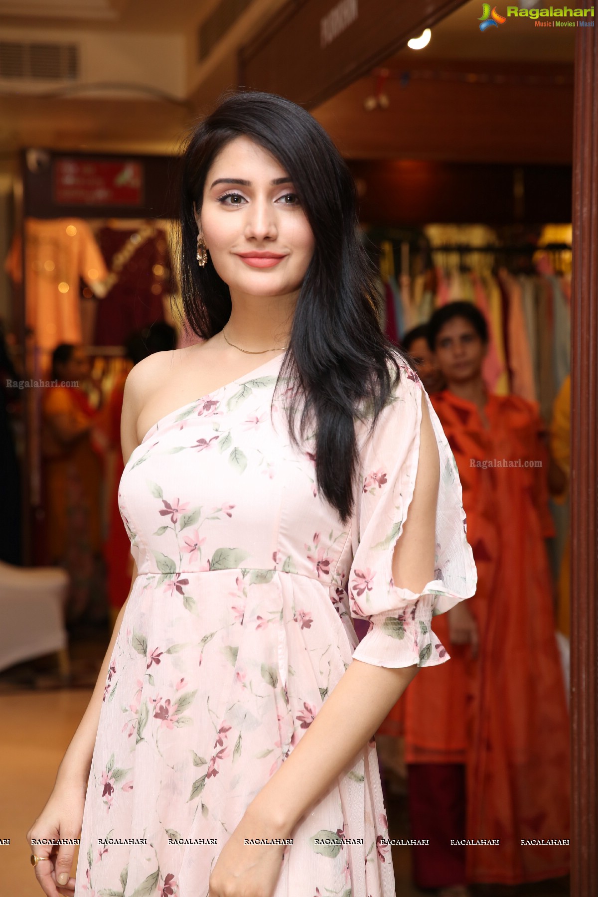 Monica Sharma Launches The Grand Wedding Edit Of Sutraa Exhibition