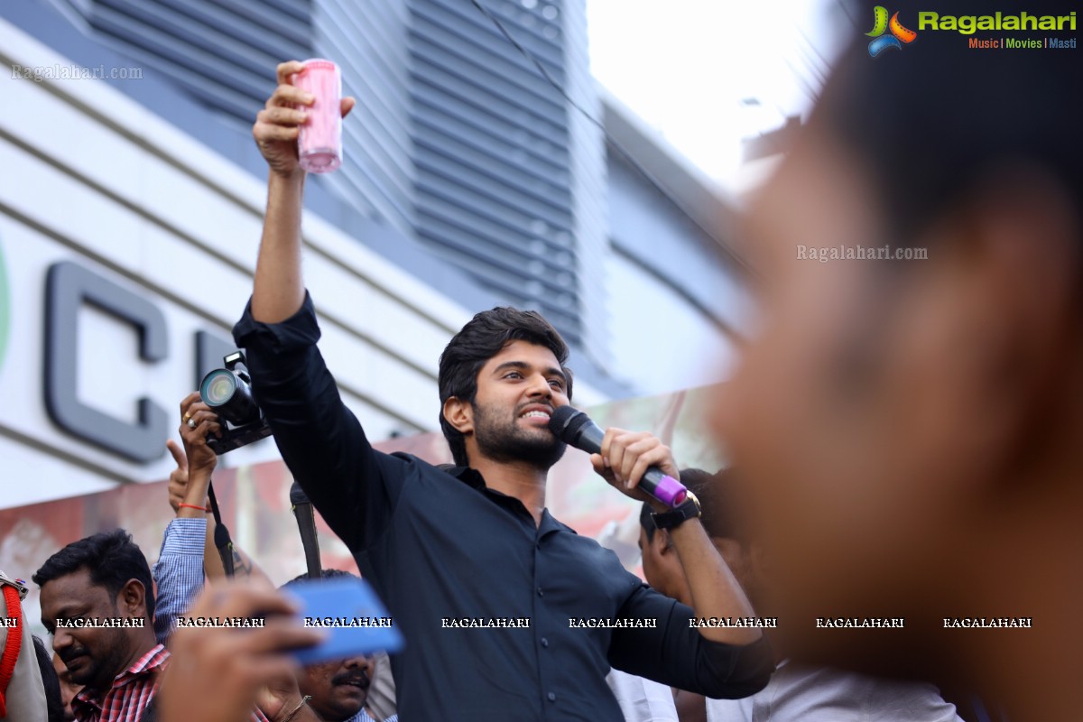 Vijaya Devarakonda Launches Festival Sale at KLM, Rajahmundry