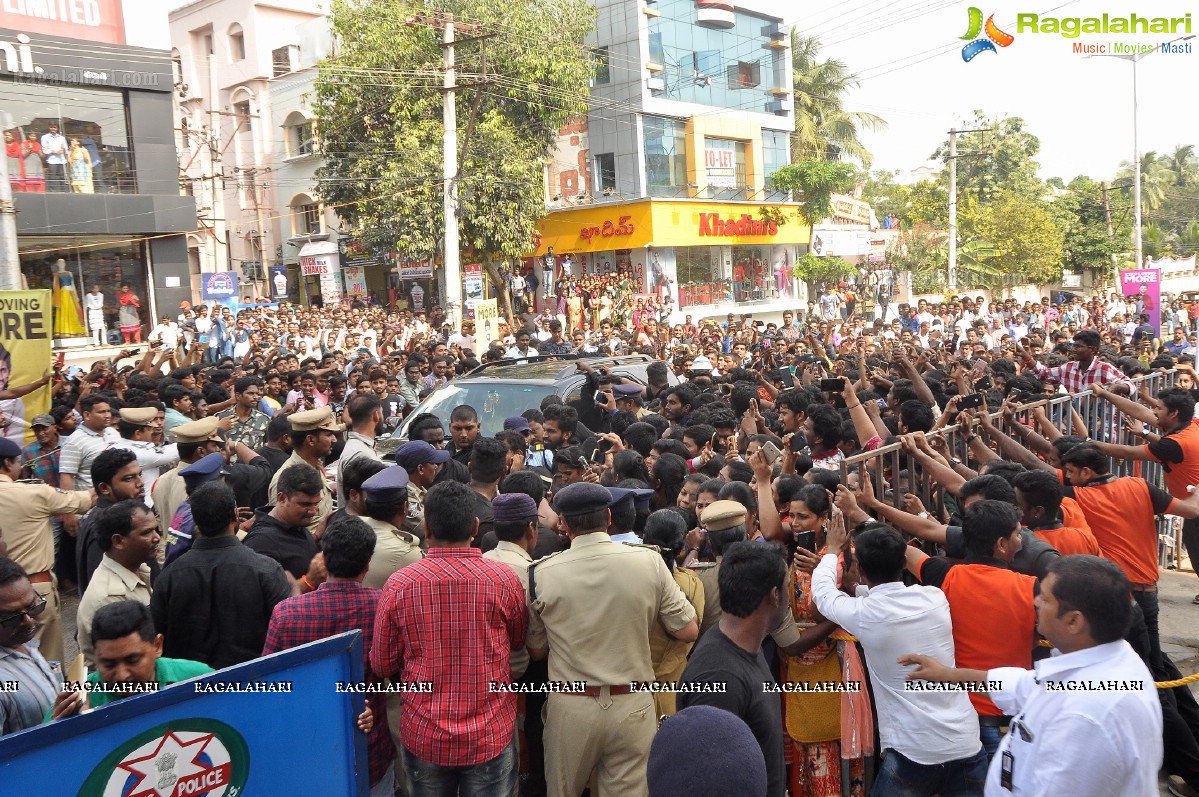 Vijaya Devarakonda Launches Festival Sale at KLM, Rajahmundry