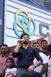 Vijaya Devarakonda Launches Festival Sale at KLM