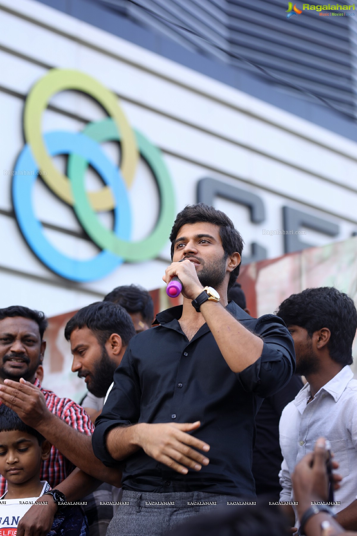 Vijaya Devarakonda Launches Festival Sale at KLM, Rajahmundry