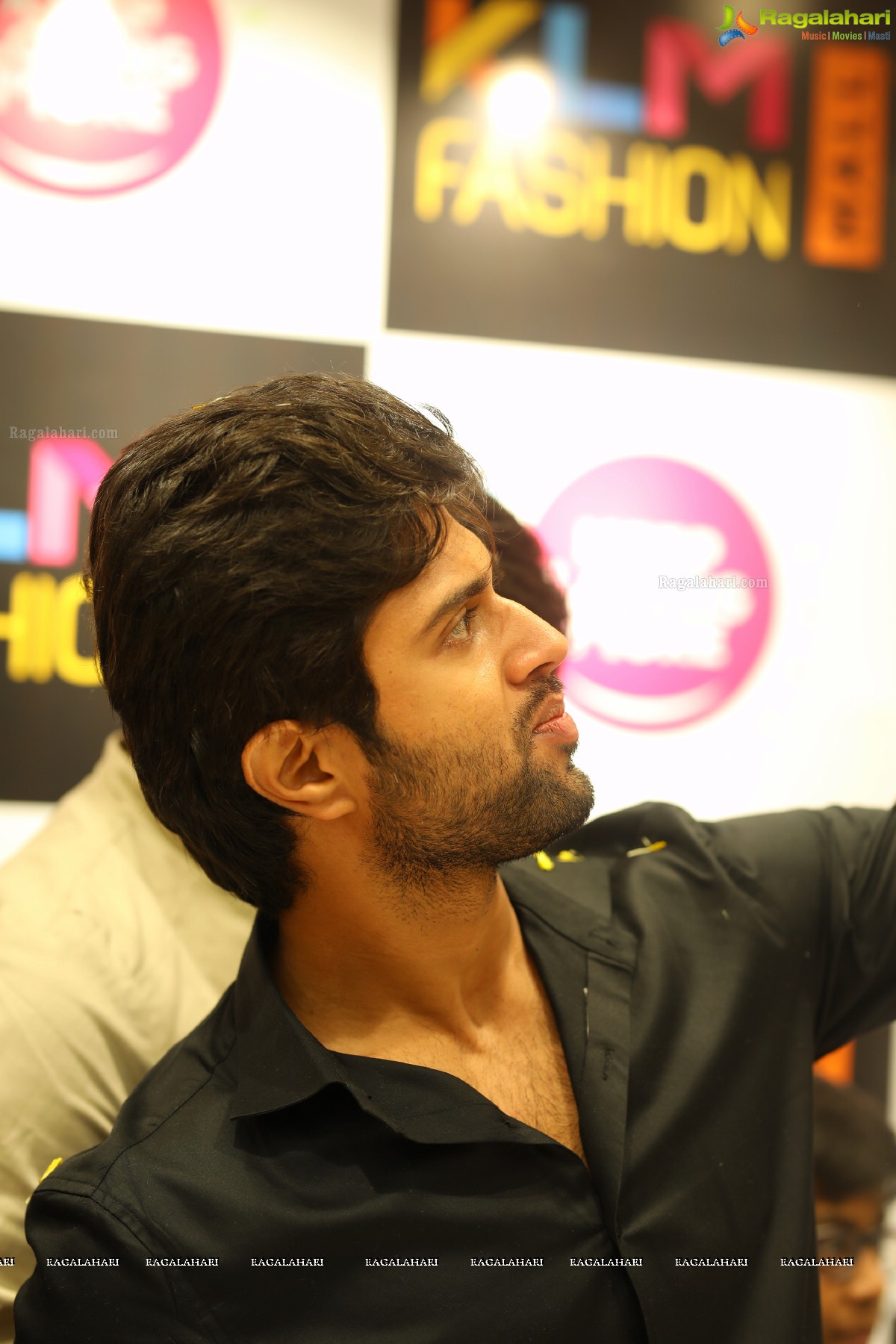 Vijaya Devarakonda Launches Festival Sale at KLM, Rajahmundry