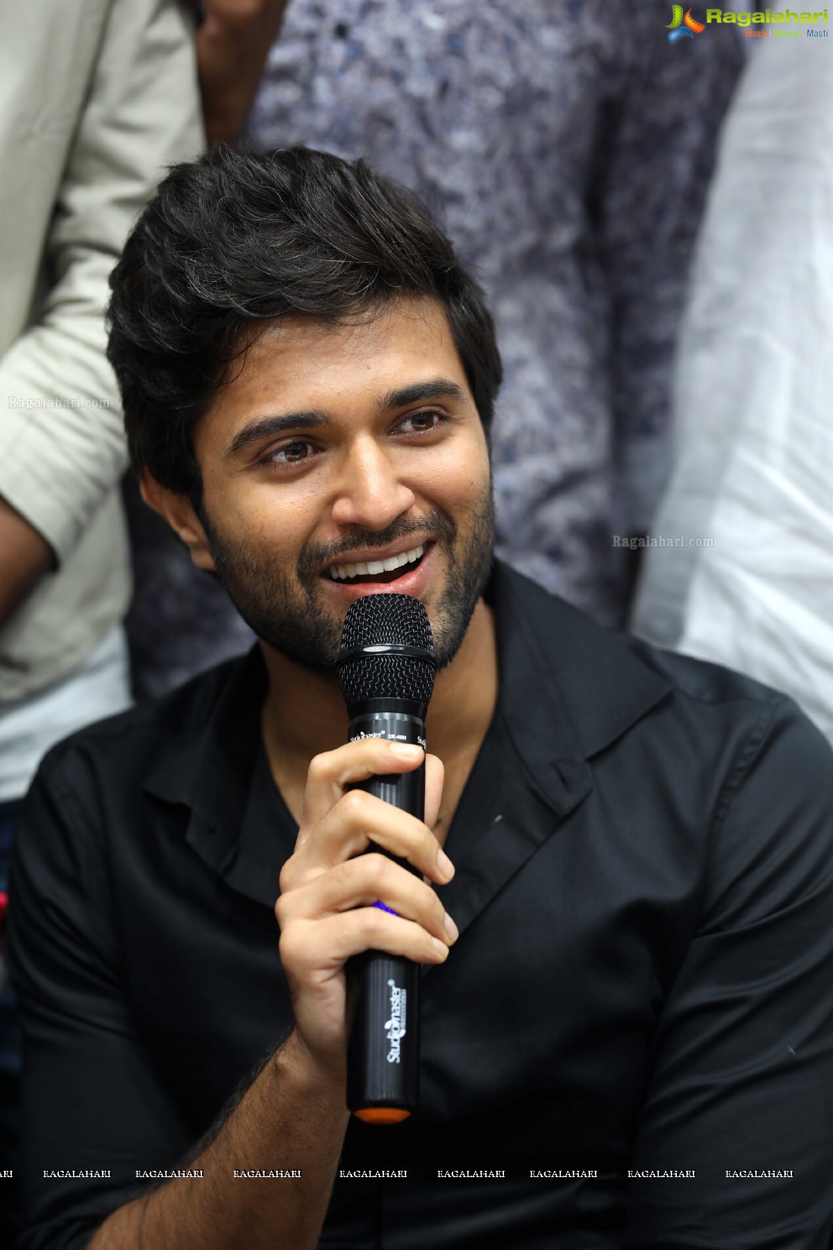 Vijaya Devarakonda Launches Festival Sale at KLM, Rajahmundry