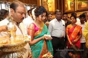 Anupama Parameswaran Inaugurates Kanchipuram VRK Silks