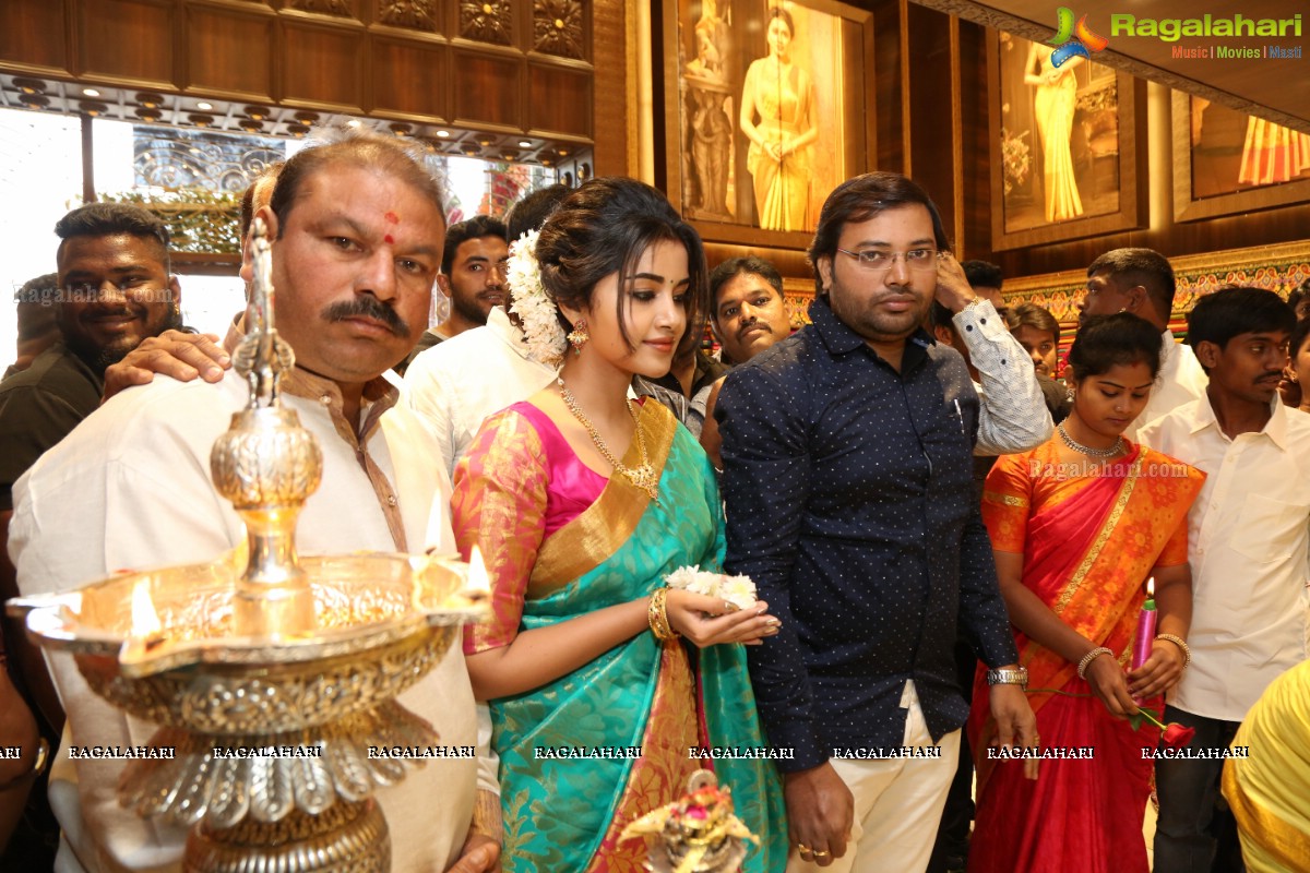 Anupama Parameswaran Inaugurates Kanchipuram VRK Silks at Vanasthalipuram, Hyderabad