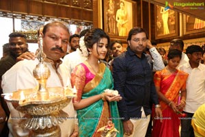 Anupama Parameswaran Inaugurates Kanchipuram VRK Silks