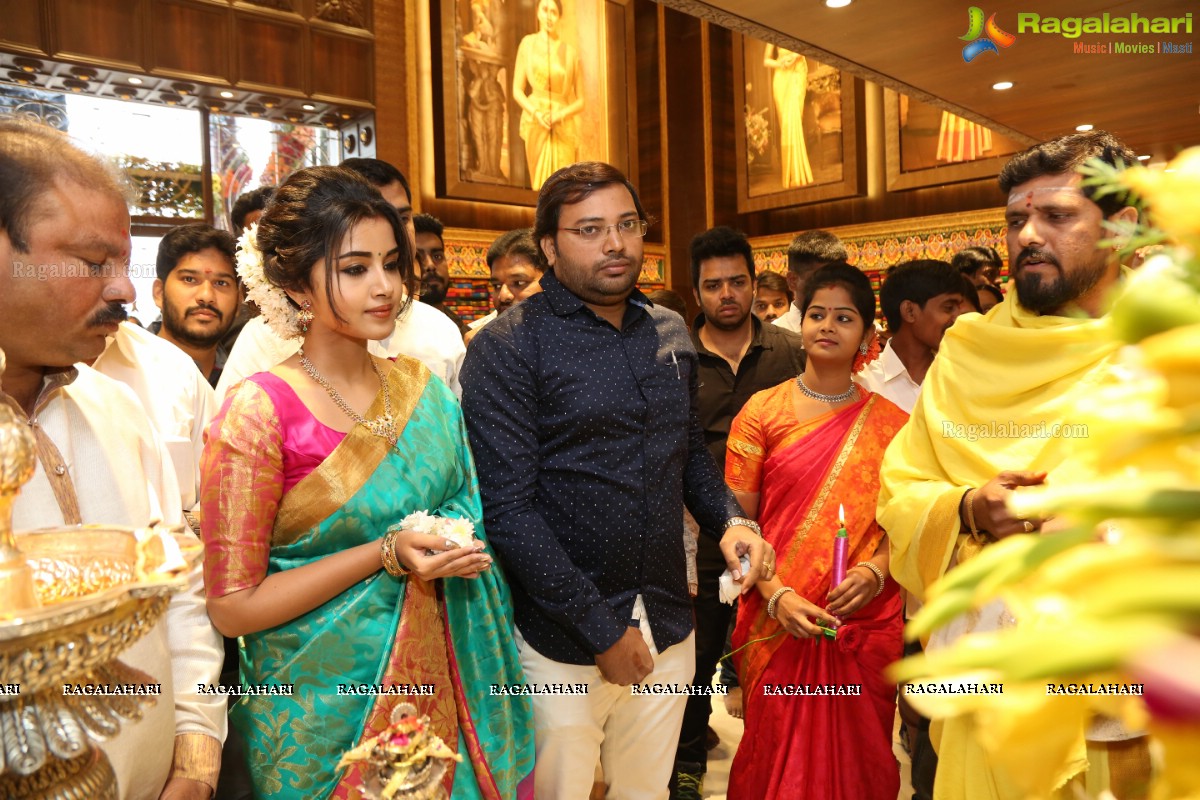 Anupama Parameswaran Inaugurates Kanchipuram VRK Silks at Vanasthalipuram, Hyderabad