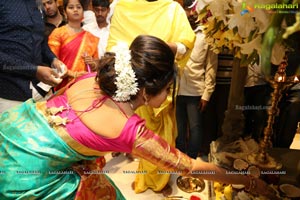 Anupama Parameswaran Inaugurates Kanchipuram VRK Silks