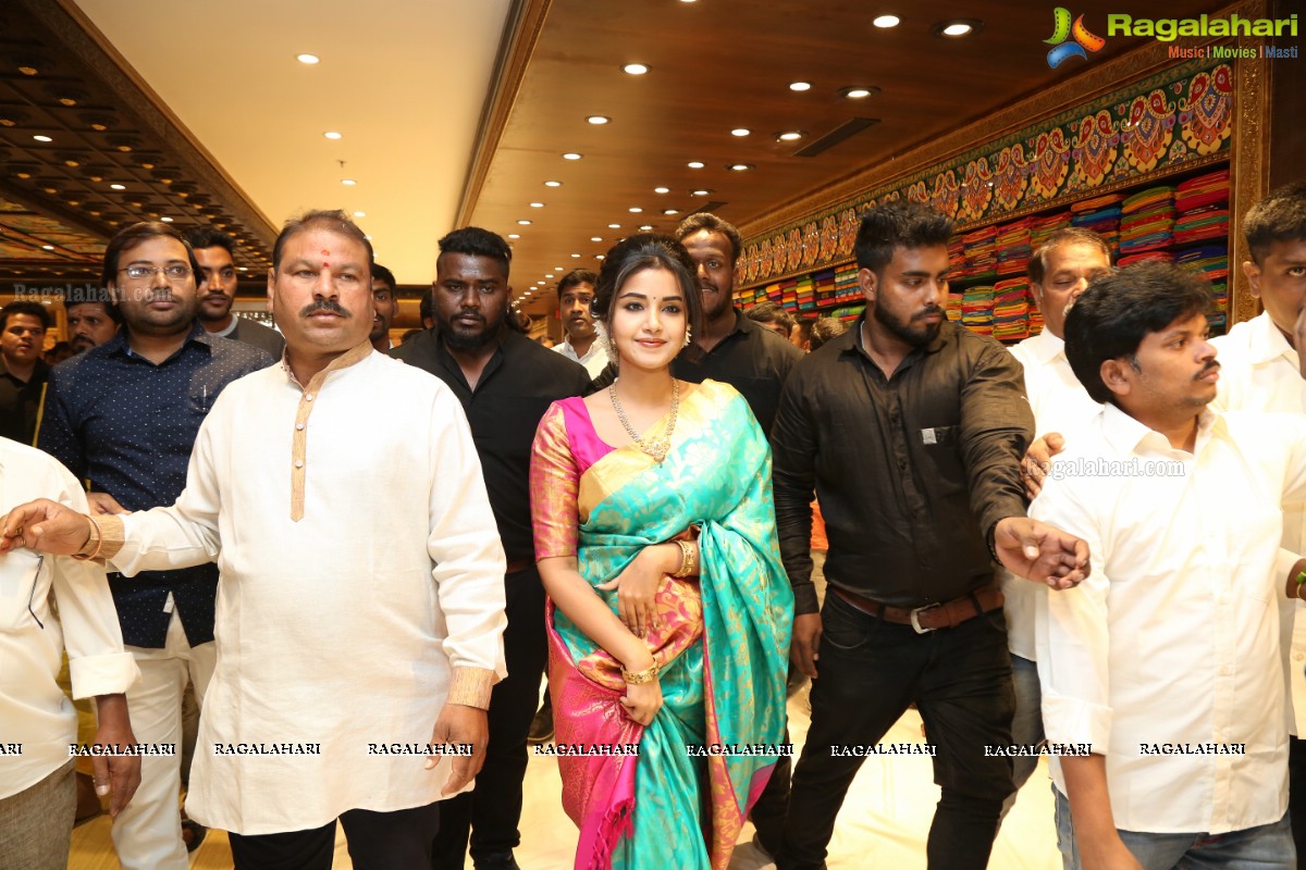 Anupama Parameswaran Inaugurates Kanchipuram VRK Silks at Vanasthalipuram, Hyderabad