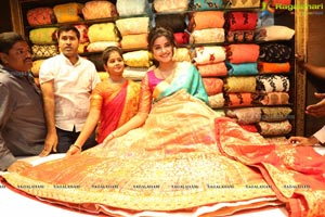 Anupama Parameswaran Inaugurates Kanchipuram VRK Silks