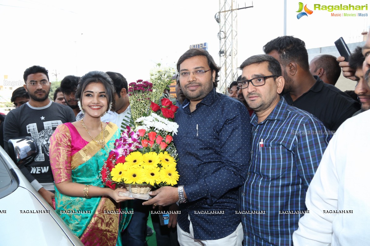 Anupama Parameswaran Inaugurates Kanchipuram VRK Silks at Vanasthalipuram, Hyderabad