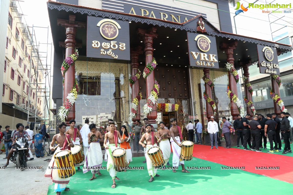 Anupama Parameswaran Inaugurates Kanchipuram VRK Silks at Vanasthalipuram, Hyderabad