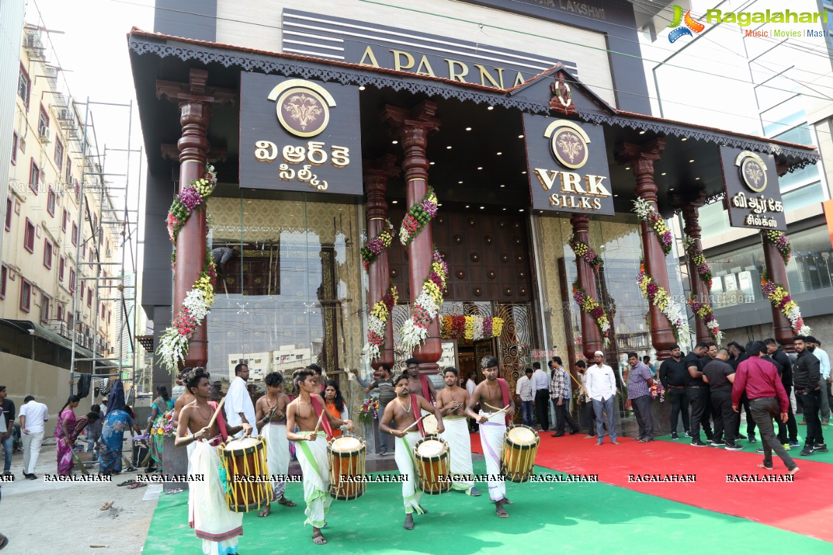 Anupama Parameswaran Inaugurates Kanchipuram VRK Silks at Vanasthalipuram, Hyderabad