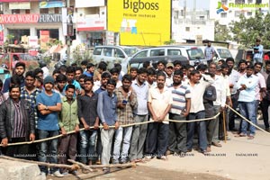 Anupama Parameswaran Inaugurates Kanchipuram VRK Silks