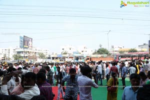 Anupama Parameswaran Inaugurates Kanchipuram VRK Silks