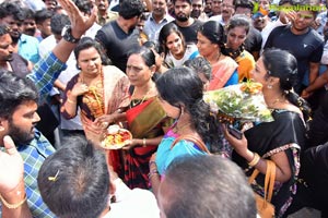 Prathi Roju Pandage Team Bus Tour In Vizag