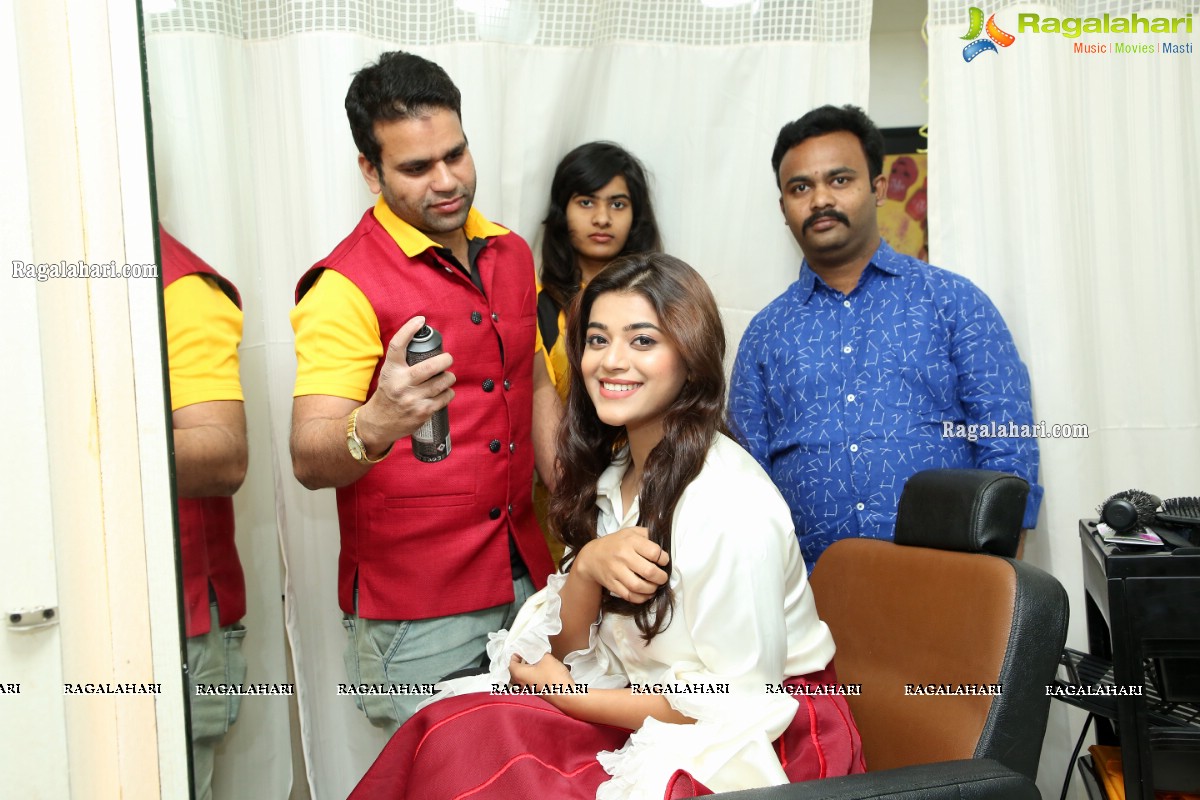 BeYou Family Salon Launch at Narsaraopet by Actress Yamini Bhaskar