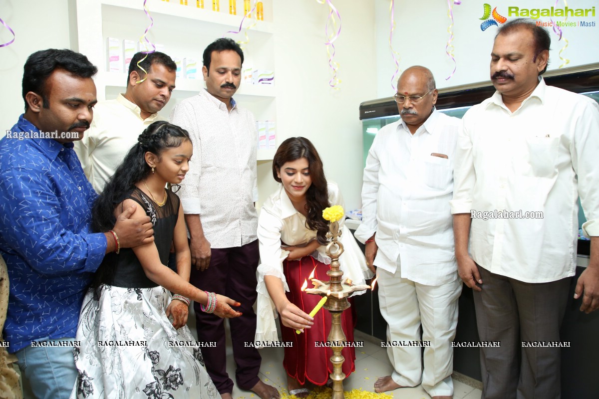 BeYou Family Salon Launch at Narsaraopet by Actress Yamini Bhaskar