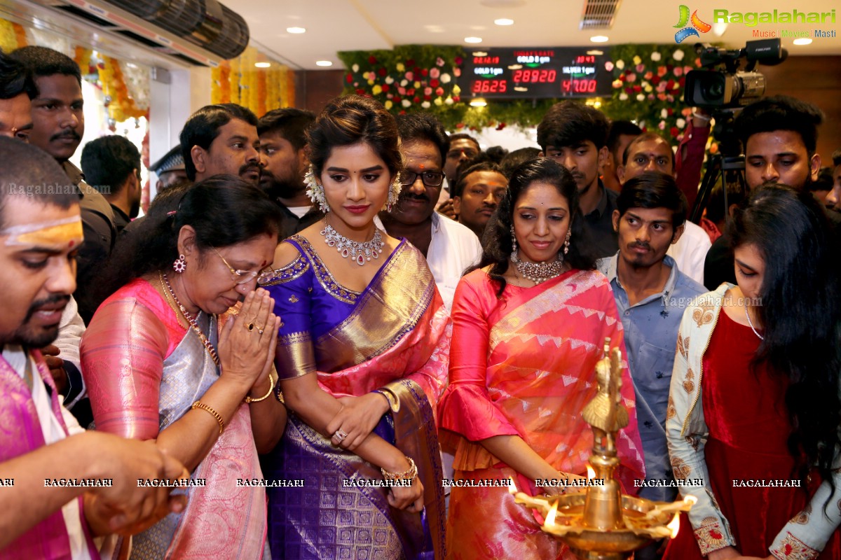 Nabha Natesh Launches Chandana Brothers Shopping Mall at Jangareddigudem In AP