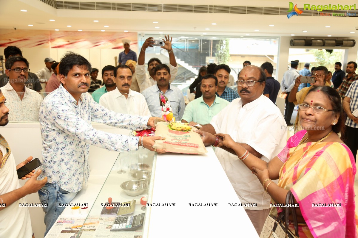 Nabha Natesh Launches Chandana Brothers Shopping Mall at Jangareddigudem In AP