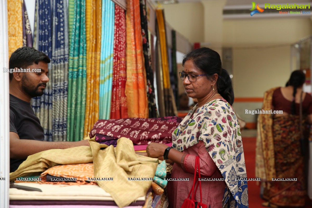 Indian Silk Expo Launch by Alka Rathore at TTD Kalyana Mandapam