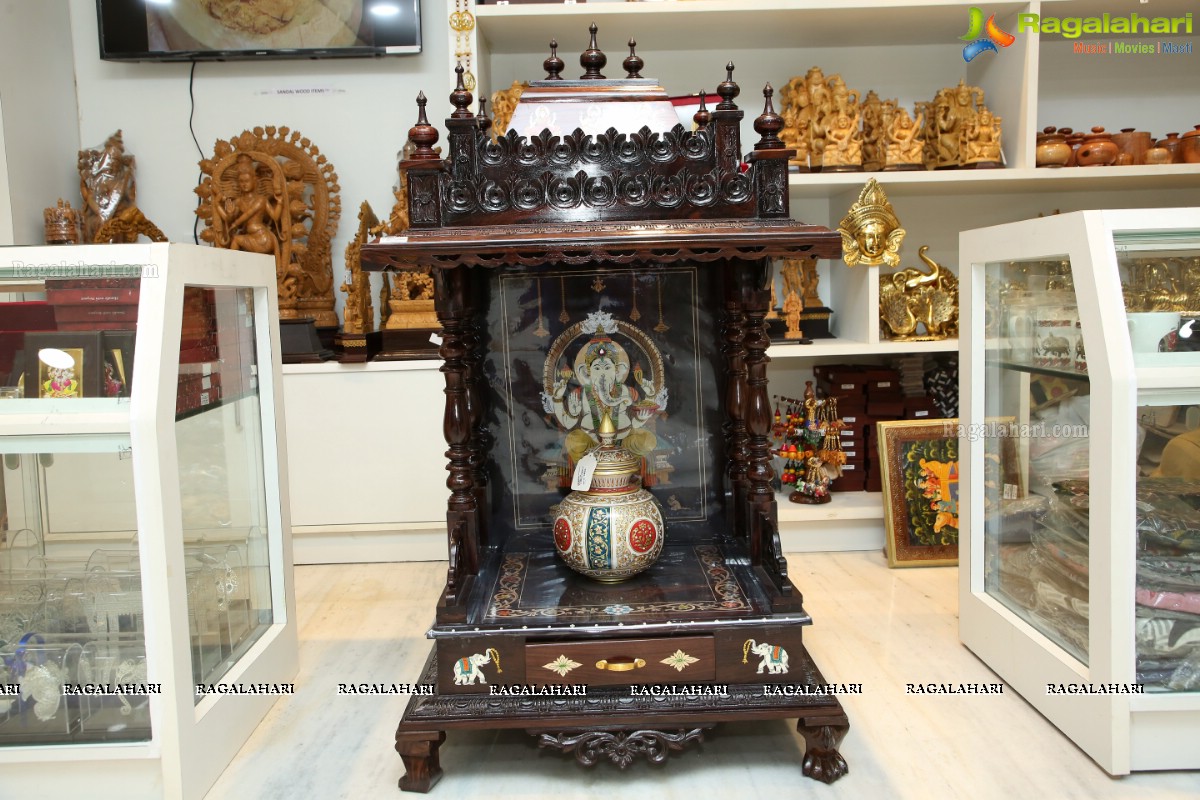 Lepakshi Handicrafts Emporium Begins at Nandagirihills, Hyderabad