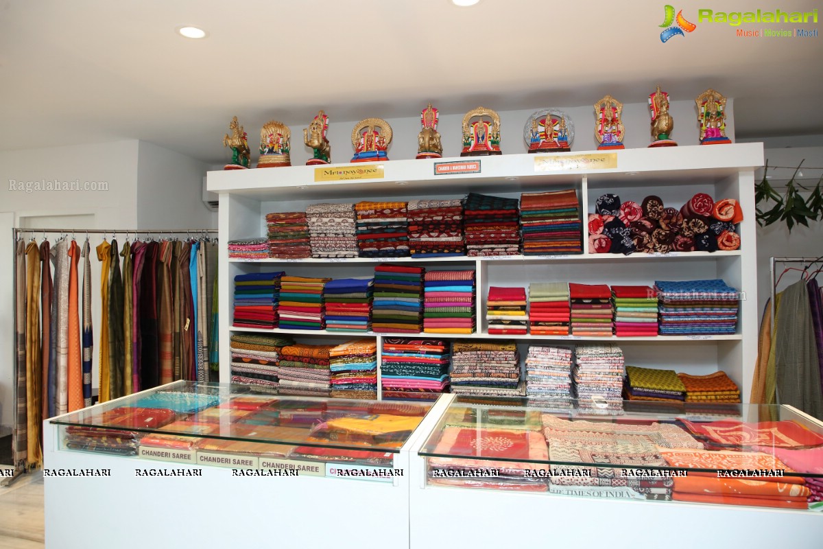 Lepakshi Handicrafts Emporium Begins at Nandagirihills, Hyderabad