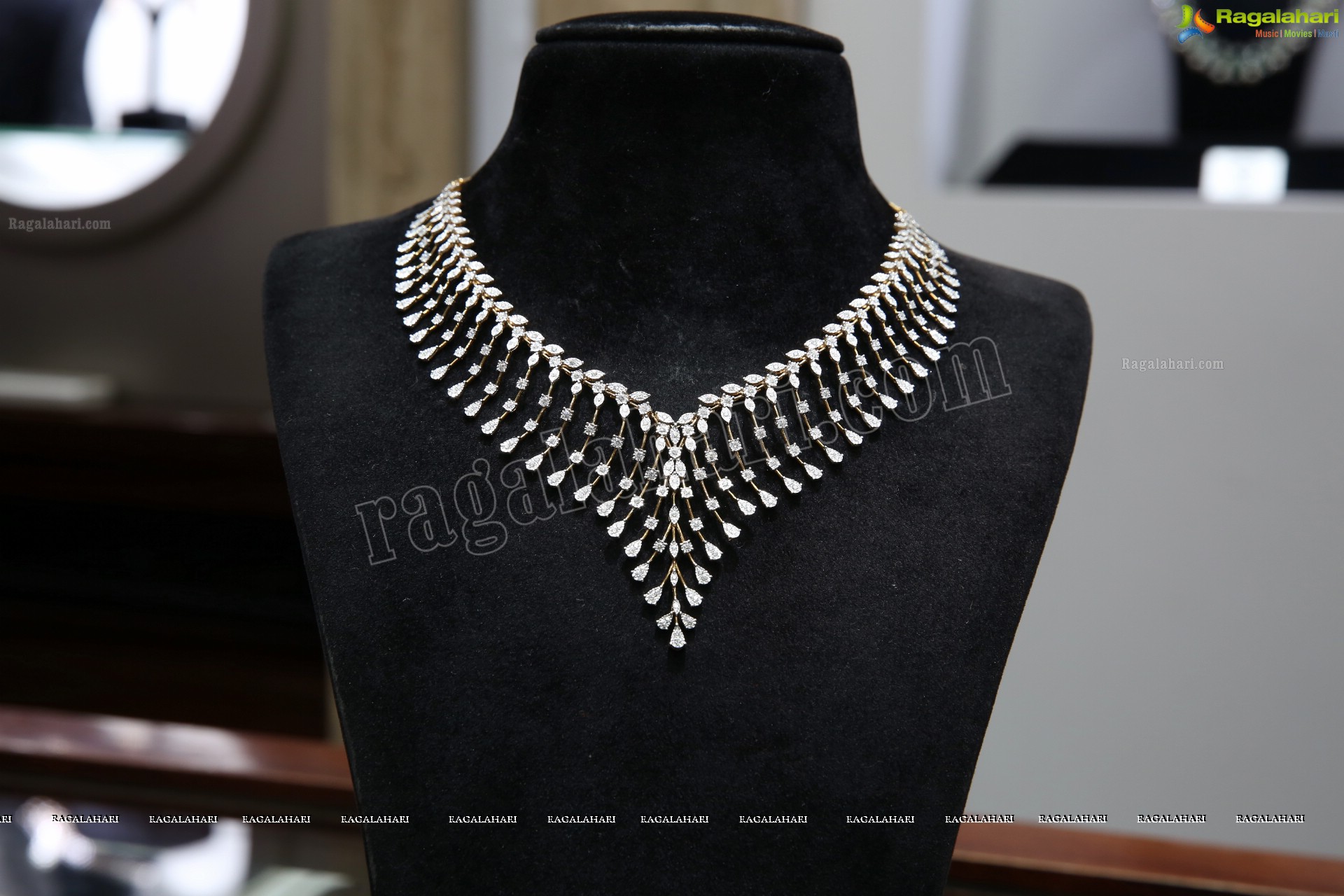 Malbar Gold & Diamonds ‘Mine’ Diamond Jewellery Showcase at Mehdipatnam Store