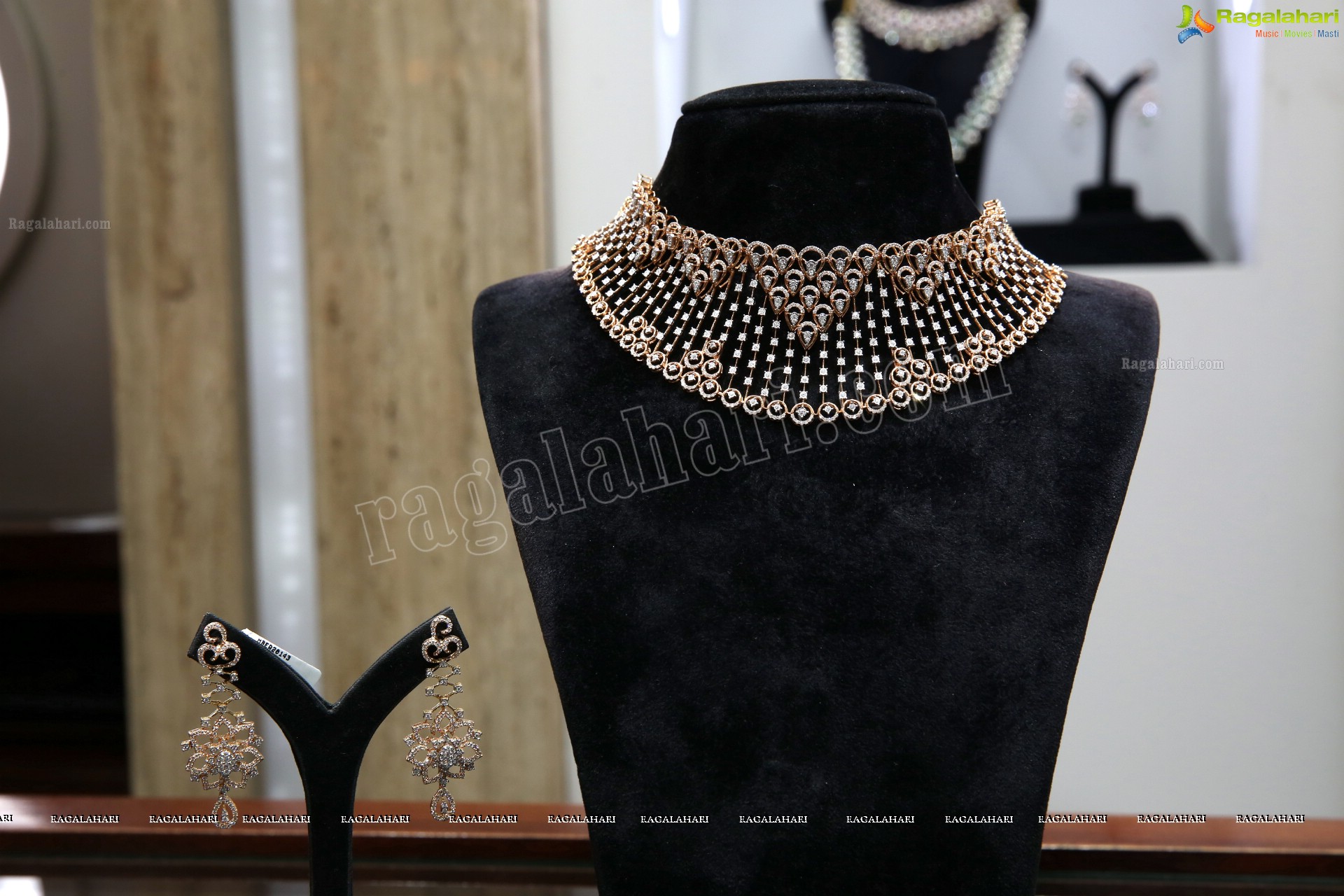 Malbar Gold & Diamonds ‘Mine’ Diamond Jewellery Showcase at Mehdipatnam Store