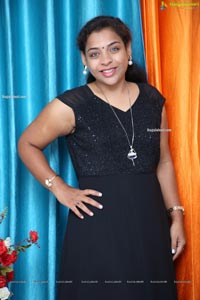 Dr. Neelima Arya Hosts Pre-Christmas Celebration