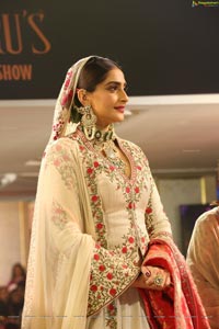 Neeru’s Hosts The Winter Fashion Show