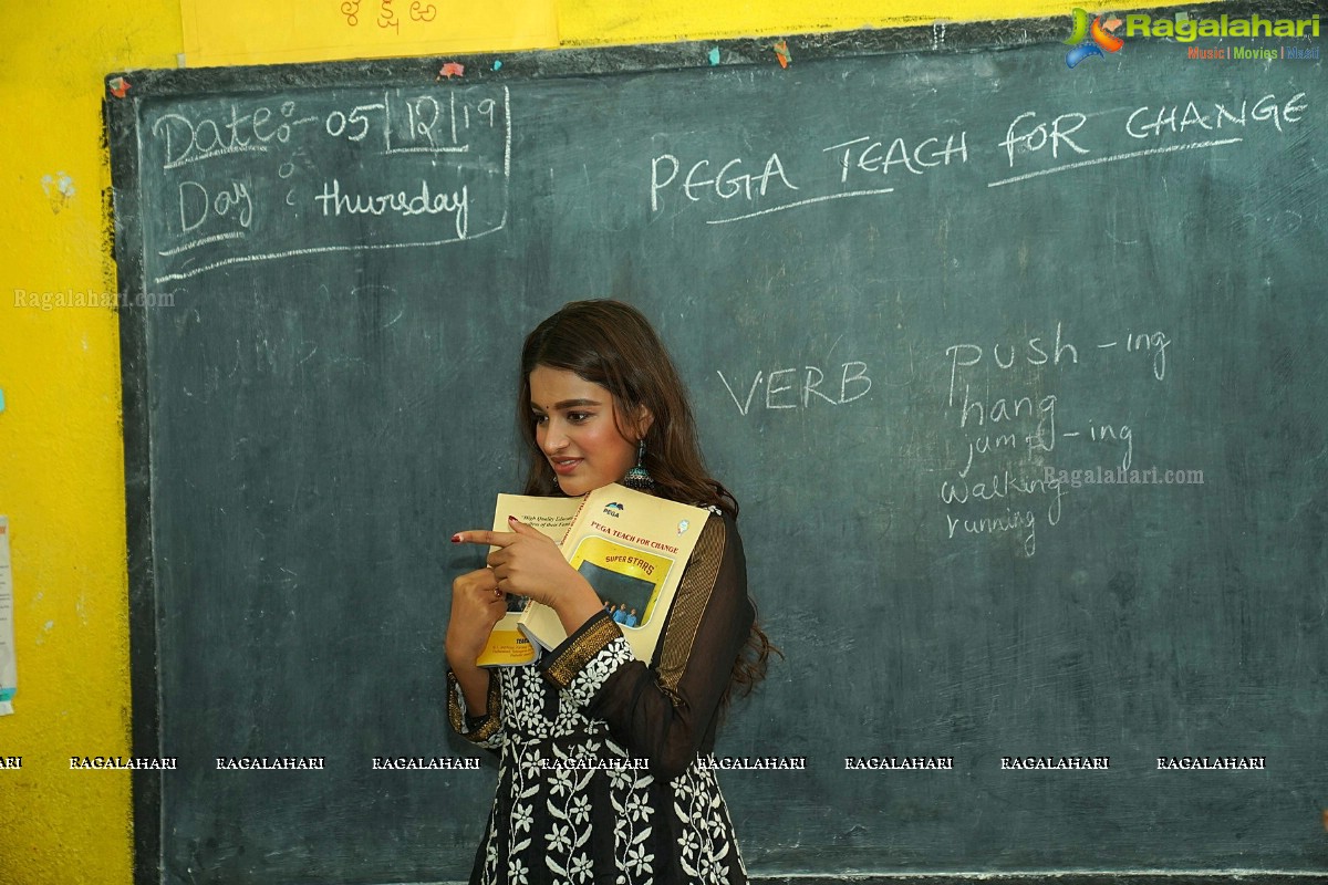 Nidhhi Agerwal Teaches English To Pega Teach For Change - Supported Kids