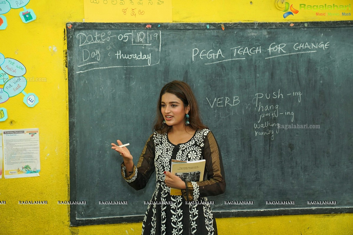 Nidhhi Agerwal Teaches English To Pega Teach For Change - Supported Kids