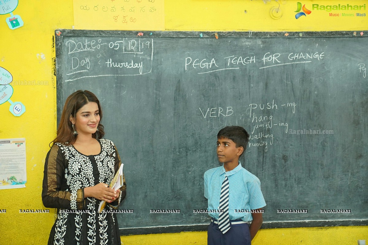 Nidhhi Agerwal Teaches English To Pega Teach For Change - Supported Kids