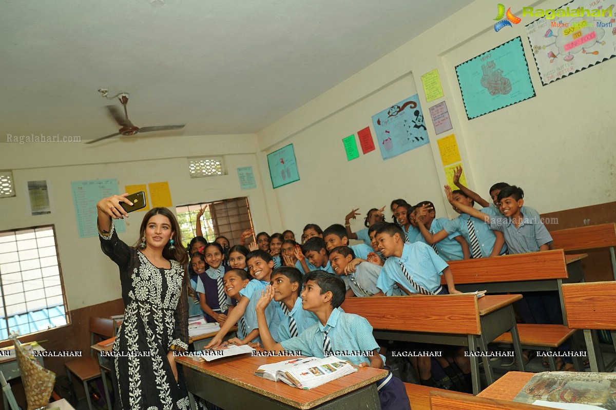 Nidhhi Agerwal Teaches English To Pega Teach For Change - Supported Kids