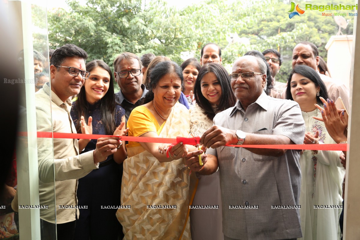 Pinkey Agarwal 's Purple Feathers Designer Store Launch