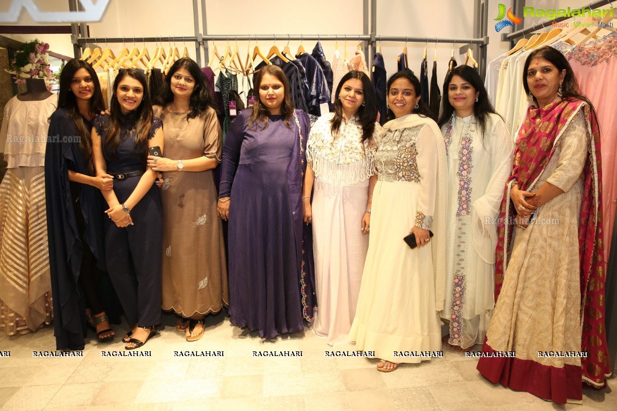 Pinkey Agarwal 's Purple Feathers Designer Store Launch